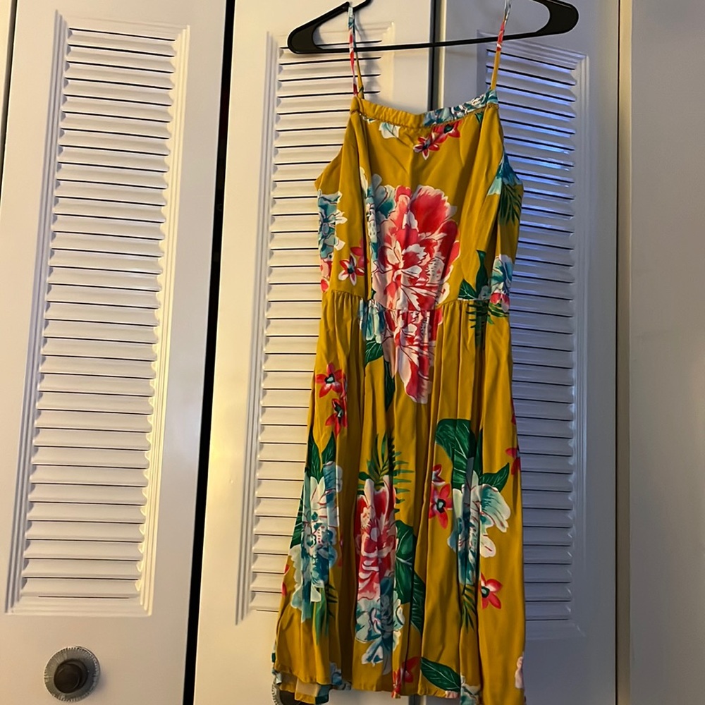 Brand: Old Navy Size: M Color: Yellow floral